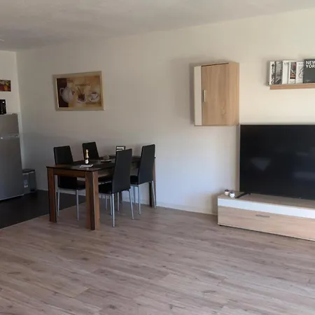 Wohlfuehlen In Der Schifferstadt Rosslau Дессау